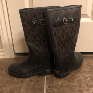 Michael Kors rain boots womens size 7/7.5 black  and tan great condition
